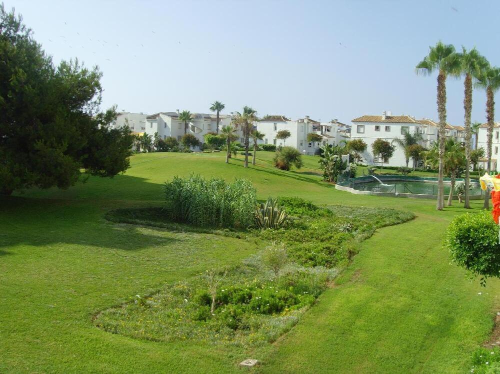 Apto. Urbanizacion Laguna Beach, 1ª Linea De Playa Torrox Exterior photo